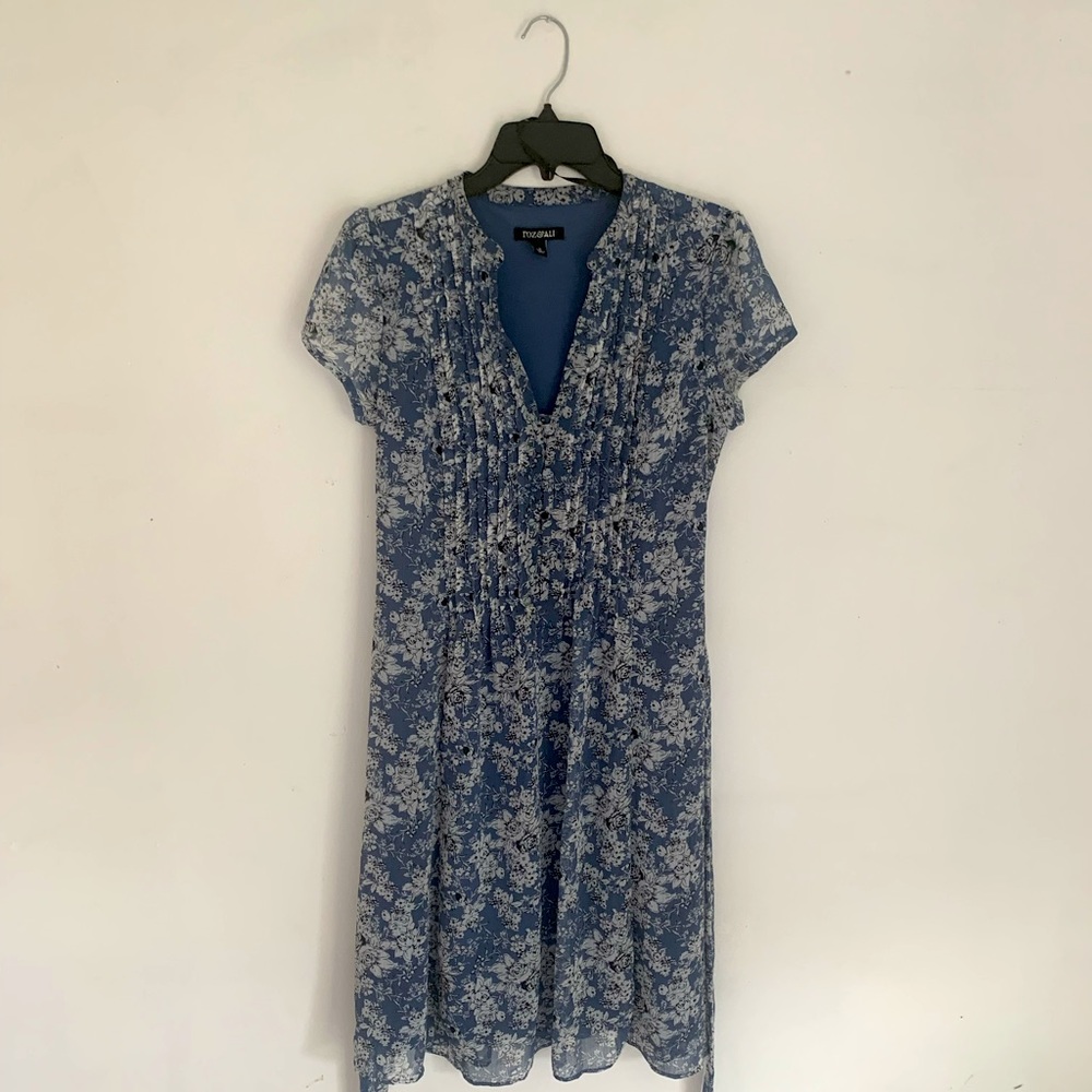 Roz & Ali Light Blue Floral Dress Size 6